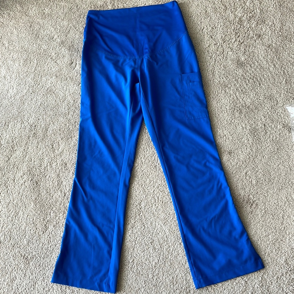 Maternity scrub pants, worn few times, no visible stains, excellent condition